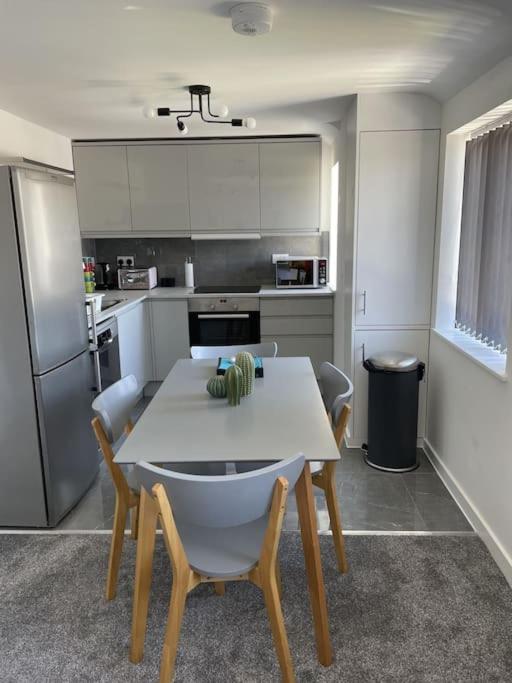 Paradigm House, Modern 2-Bedroom Duplex Apartment 2, Free Parking, 옥스퍼드 외부 사진
