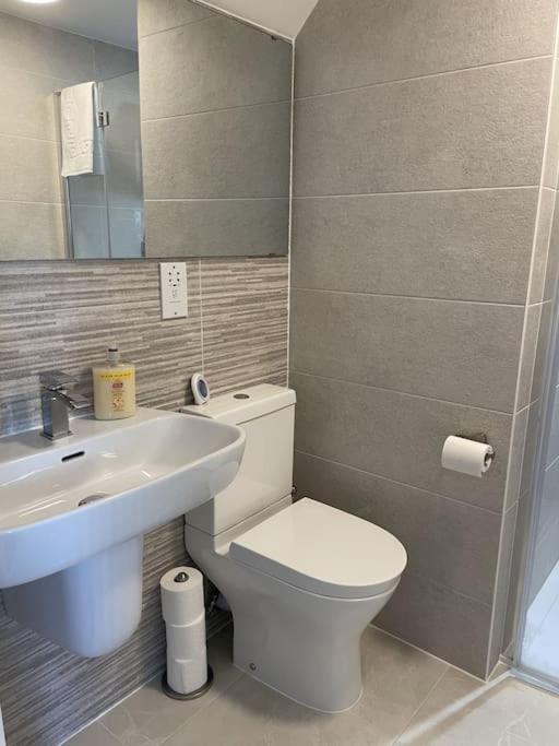 Paradigm House, Modern 2-Bedroom Duplex Apartment 2, Free Parking, 옥스퍼드 외부 사진