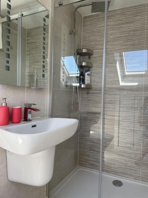 Paradigm House, Modern 2-Bedroom Duplex Apartment 2, Free Parking, 옥스퍼드 외부 사진